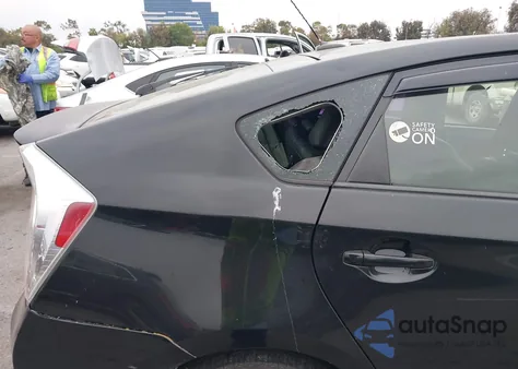 2013 Toyota Prius Three z USA, uszkodzony, nr VIN JTDKN3DU0D5632482